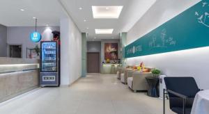 a restaurant with a bar with couches and a cafeteria at Jinjiang Inn Wenzhou Shuangyu The Terminal in Jiangjunqiao