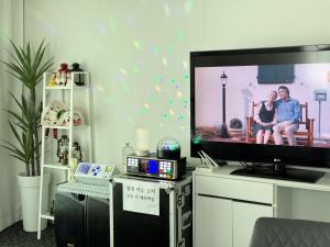 Μια τηλεόραση ή/και κέντρο ψυχαγωγίας στο 김포 누산리 사랑채, 최대 10인