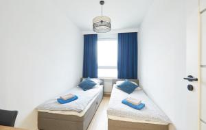 Un pat sau paturi într-o cameră la Apartament Pileckiego Nowy Dwór Mazowiecki Modlin Airport