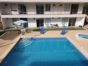 Piscina de la sau aproape de Canela Melgar-Vda-Bombote +14 fotografii