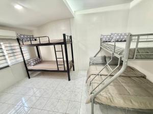 Ένα ή περισσότερα κρεβάτια σε δωμάτιο στο The Happy Home HQ