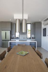 Η κουζίνα ή μικρή κουζίνα στο Villa Donatos