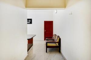 Khu vực ghế ngồi tại Hotel O Kilpauk Near Don Bosco College