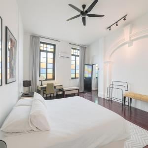 Postel nebo postele na pokoji v ubytování Loft BC 144 - Colonial Loft Charm