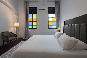 Postel nebo postele na pokoji v ubytování Loft BC 144 - Colonial Loft Charm