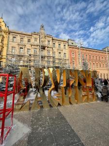 Το κτήριο όπου στεγάζεται  το διαμέρισμα