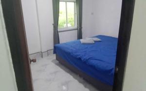 Giường trong phòng chung tại khlongnin Householder