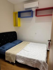 Ένα ή περισσότερα κρεβάτια σε δωμάτιο στο Make Memories Cozy 2BR Family Suite Summer Mall