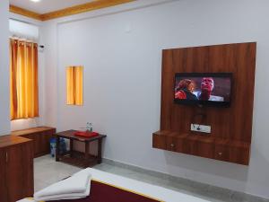 Μια τηλεόραση ή/και κέντρο ψυχαγωγίας στο Guru residency