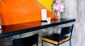 a counter with two chairs and a vase of flowers at Ps Extra Hotel in Ban Kohong