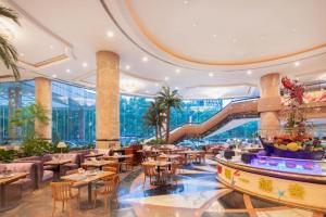 a restaurant with tables and chairs and a fountain at Grand Metropark Hotel Nanjing in Nanjing