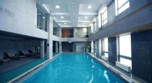 Πισίνα στο ή κοντά στο The Corporate Hotel and Convention Centre