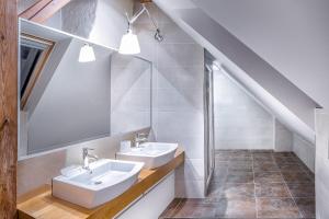 Bilik mandi di Apartmany Chornitzeruv dum