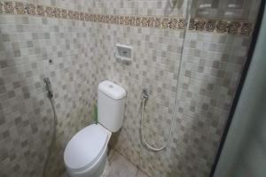 a bathroom with a toilet and a shower at OYO 95060 Ahzafani Homestay Syariah in Godangrawe