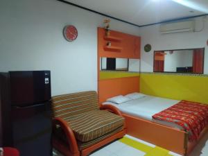 Gallery image of OYO 95039 Hotel Agung Permata Artha in Bojongsalam +17 photos
