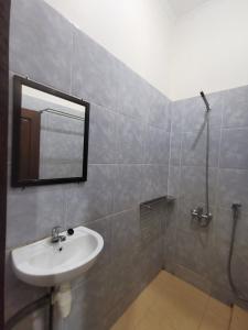 Koupelna v ubytování OYO 95059 Ikon Guesthouse + 6 fotografií