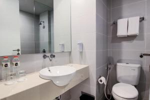 Bagno di favehotel Sudirman Bojonegoro