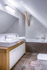 Koupelna v ubytování Apartmany Chornitzeruv dum + 35 fotografií