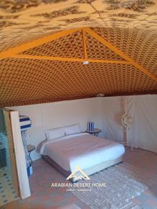 Кровать или кровати в номере Arabian Desert Home