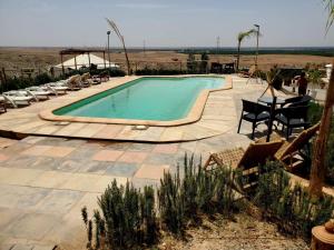 Bazén v ubytování Arabian Desert Home nebo v jeho okolí