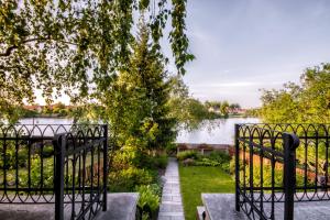 Taman di luar Apartmany Chornitzeruv dum