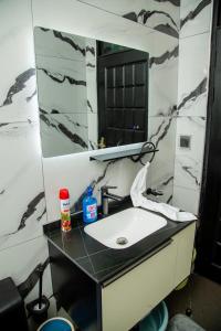 Phòng tắm tại Mercella Homes - Munyonyo