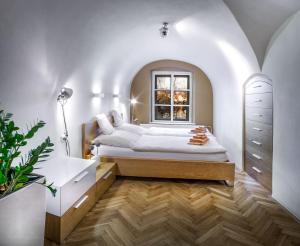 Postel nebo postele na pokoji v ubytování Apartmany Chornitzeruv dum
