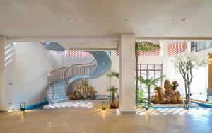 Πισίνα στο ή κοντά στο Shunyue Tingjian - Tin Stream Rizhao Yulong Snow Mountain View Hotel (Shuhe Ancient City Branch)