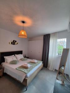 Giường trong phòng chung tại Lazuli City Center Ap 11