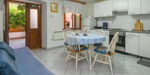 Η κουζίνα ή μικρή κουζίνα στο Marija Lucica +25 φωτογραφίες