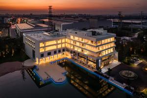 an aerial view of a building at night at Manxin Hotel, Jingshi Road, Zhangqiu District, Jinan 