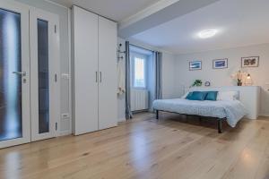 Ένα ή περισσότερα κρεβάτια σε δωμάτιο στο Bellano Holidays - Casa Ortensia