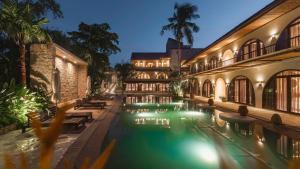 Piscina de la sau aproape de De' Tuva Resort Mui Ne +32 fotografii