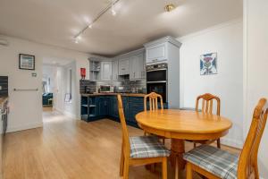 Η κουζίνα ή μικρή κουζίνα στο Golden Sands Cottage - Elie