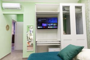 Μια τηλεόραση ή/και κέντρο ψυχαγωγίας στο Due passi dal mare