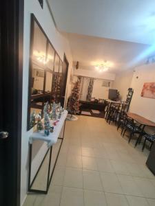 Khu vực ghế ngồi tại Spacious Staycation in Pasig Urban Metro Escape