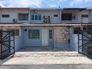 Το κτήριο όπου στεγάζεται  η παραθεριστική κατοικία