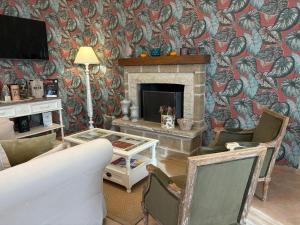 a living room with a fireplace and a tv at Agriturismo Villa Luisa in Apice