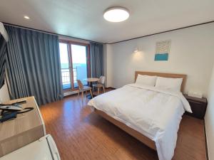 Ένα ή περισσότερα κρεβάτια σε δωμάτιο στο Memories Hotel