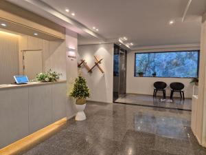 Ο χώρος του λόμπι ή της ρεσεψιόν στο Memories Hotel