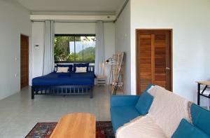 En eller flere senge i et værelse på Kanchaya Residence Apartment