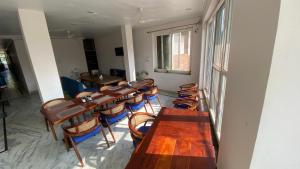 a group of tables and chairs in a room at Soni's Mansion-100m from Khajuraho Temples in Khajurāho