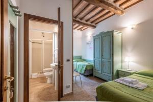 Ένα μπάνιο στο Podere La Miniera Room And Food