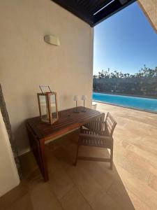 a wooden table with a mirror and a chair at Villa Groovy in Lajares