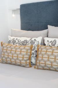 a group of pillows sitting on a bed at La Carrera 7 - La Catedral - Parking sujeto a disponibilidad in Jaén