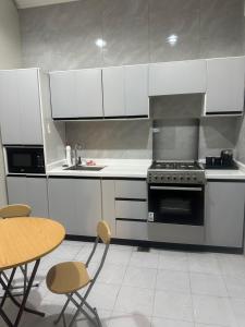 Kuchyň nebo kuchyňský kout v ubytování درة المدينة المنورة