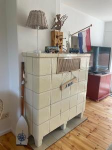 a stack of drawers in a room with a lamp at Möwennest in Timmendorfer Strand