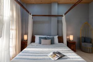 En eller flere senge i et værelse på StayVista at Crescent Peak with Bonfire & Gazebo + 23 billeder