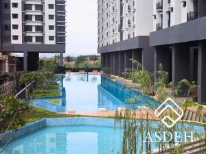 Bazén v ubytování Midlands City Broga Semenyih by ASDEH Suites nebo v jeho okolí