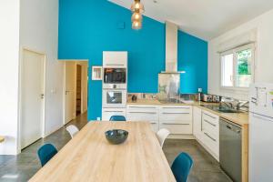 Køkken eller tekøkken på Maison de vacances petite piscine